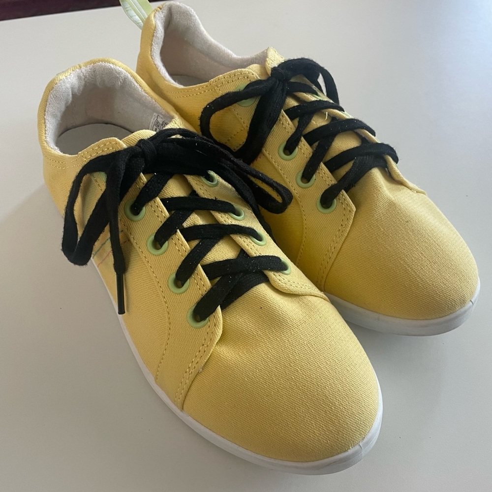 Vionic Beach Stinson Yellow Canvas Sneakers Women’s 8 Orthotic Comfort